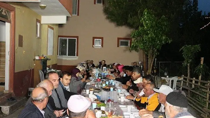 Kaymakam Pişkin vatandaşlarla iftar yaptı