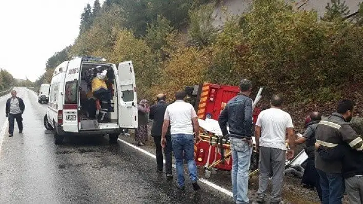 Kastamonu'da kamyonet devrildi: 4 yaralı