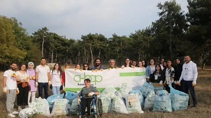 AHBAP gönüllüleri, çevrede temizlik yaptı