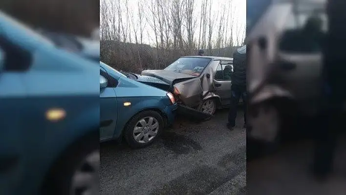 Kastamonu'da 3 araç birbirine girdi