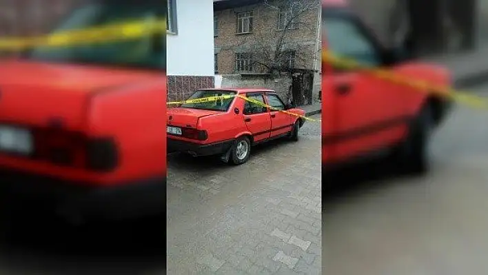 Taşköprü'de bir otomobilin teybi çalındı