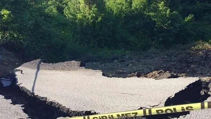 Çatalzeytin-Kastamonu kara yolunda göçük oluştu