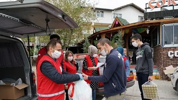 Memleketlerine gidemeyen yabancı öğrencilere Kızılay'dan yardım