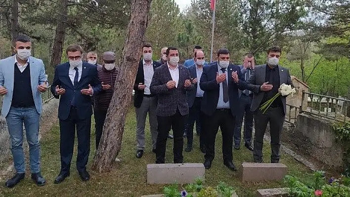 Ülkücü Şehit Bekir Yücel kabri başında anıldı