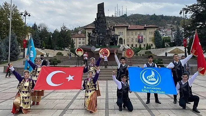 Ülkü Ocakları Cumhuriyet coşkusunu zeybek ile yaşadı