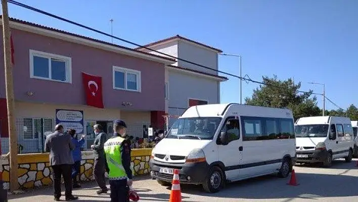 Jandarma, öğrenci servislerini denetledi