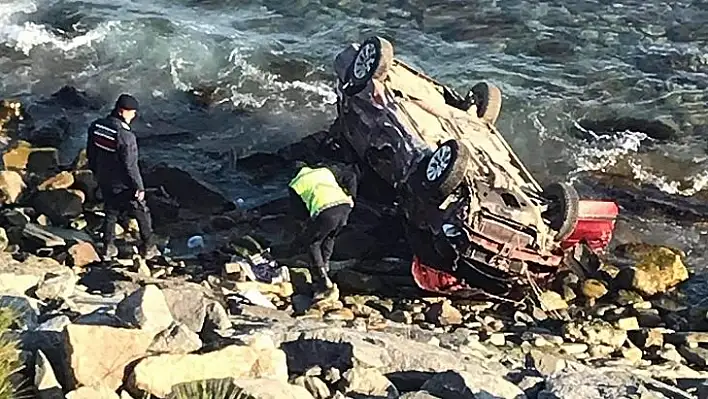 25 metreden deniz kenarına devrildi! 1 ölü, 2 yaralı