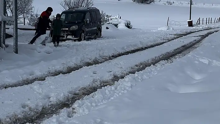 526 köy yolu ulaşıma kapandı