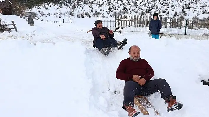 60'lık delikanlıların 'kızaklı rekabeti'