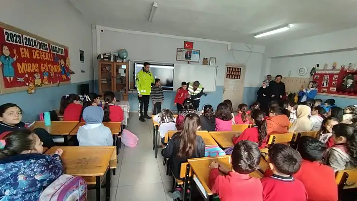 66 ilkokul öğrencisine trafik semineri