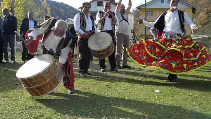 90 Yıldır Cumhuriyet Bayramını Kutluyorlar