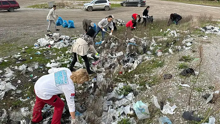 Abana'da çevre temizliği yapıldı