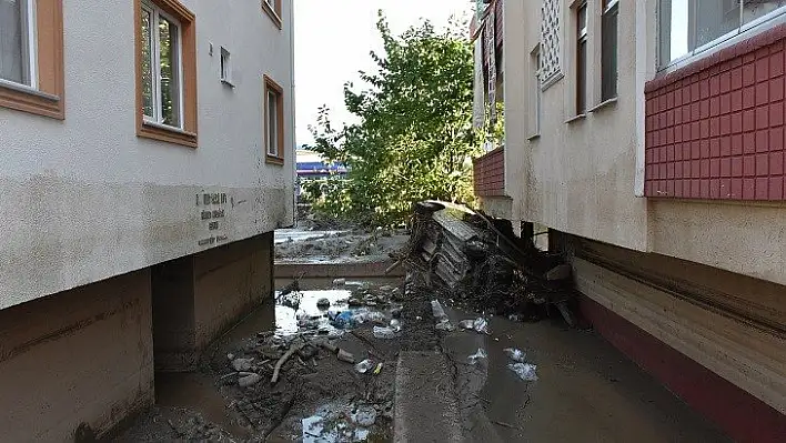 Sel felaketinde ölü sayısı 54'e yükseldi