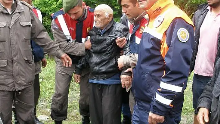 AFAD Ekibi Kayıp Yaşlı Adamı Buldu