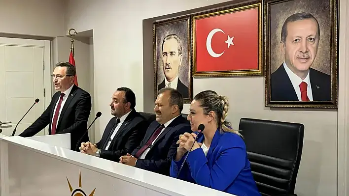 AK Parti'de devir teslim gerçekleşti