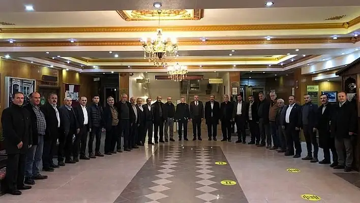 AK Parti muhtarları dinliyor