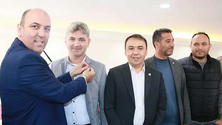 AK Parti ve MHP'li muhtarlar CHP'ye geçti