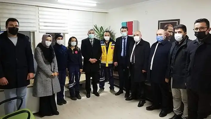 AK Parti, yılbaşı gecesinde çalışanları unutmadı