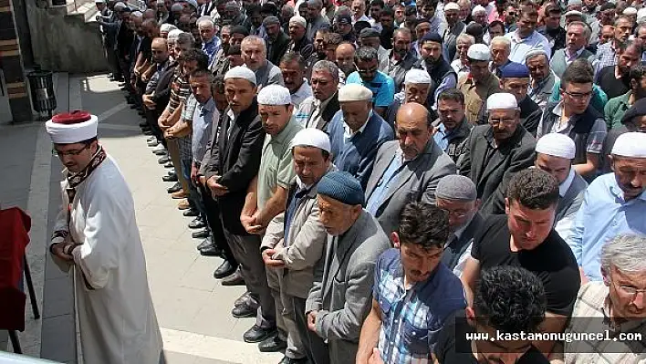 Anne, Çocukları ve Torunları Defnedildi