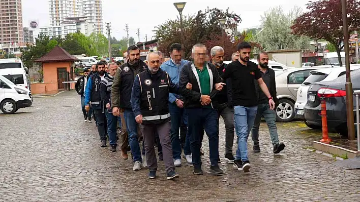 Aralarında eski genel sekreter ve hakim de bulunuyor