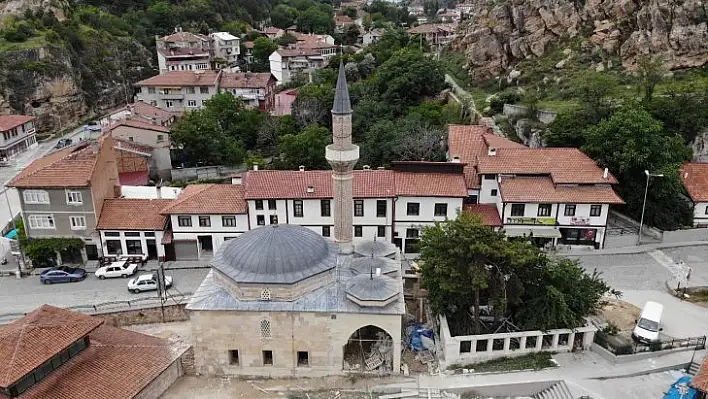 Tarihi camiler, bu yöntemle ayakta kalıyor