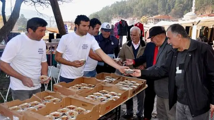 Azdavay Belediyesi Aşure Dağıttı