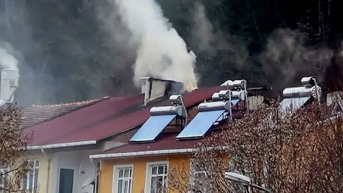 Azdavay'da Çatı Yangını Korkuttu