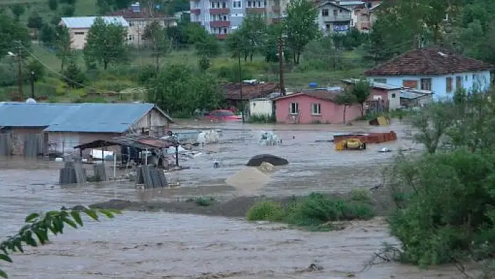 Azdavay'da Sel Ekili Alanlara Zarar Verdi