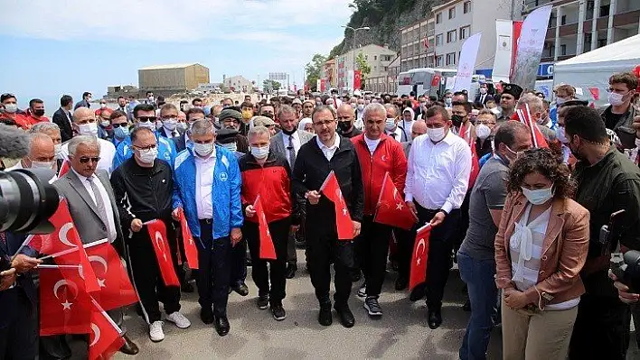 Bakan Kasapoğlu, 'Atatürk ve İstiklal Yolu Yürüyüşü'ne katıldı