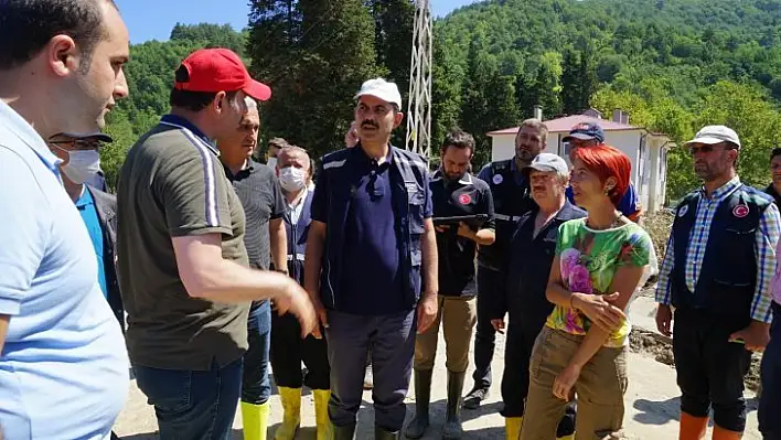 Bakan Kurum, selde zarar gören ilçeleri ziyaret etti