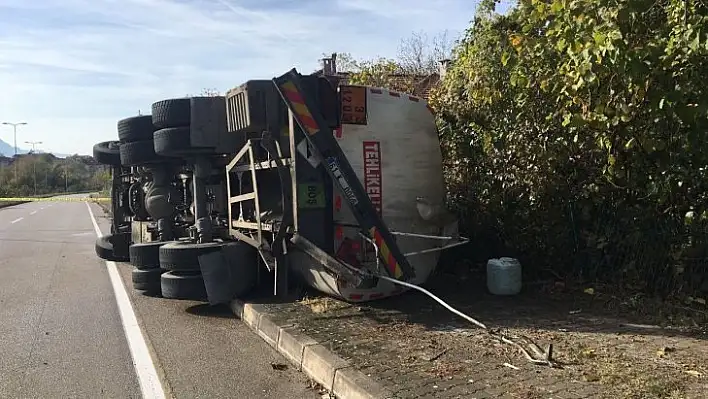 Yakıt taşıyan tanker devrildi: 1 yaralı