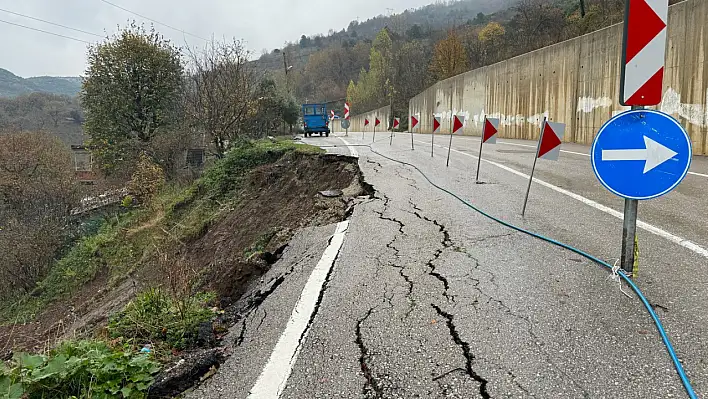 Bartın-Kastamonu kara yolunda heyelan!