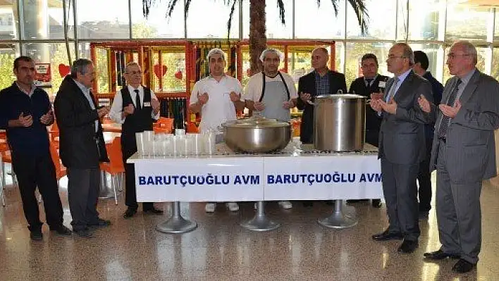 Barutçuoğlu AVM'den Aşure İkramı