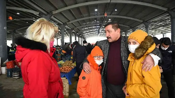 Kuzeykent pazarında esnaf ve vatandaşlarla bir araya geldi