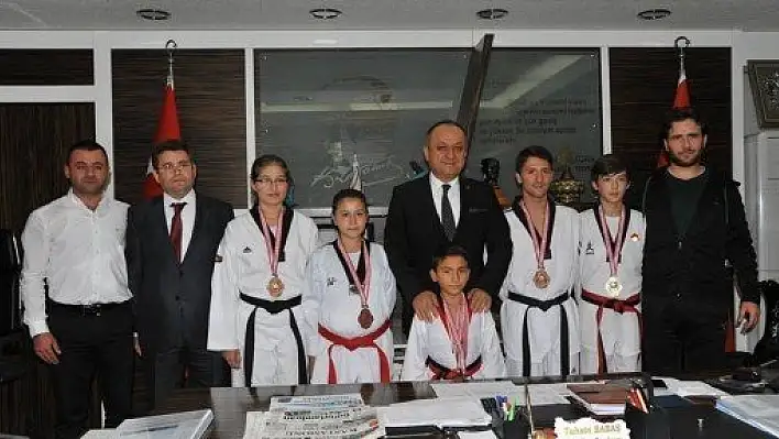 Başkan Babaş, Başarılı Taekwondocuları Ödüllendirdi