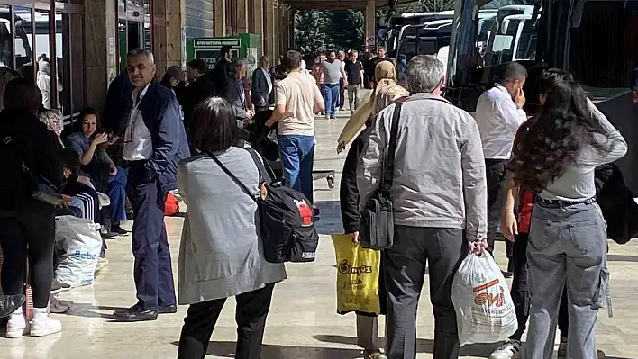 Yolcu terminalinde yoğunluk