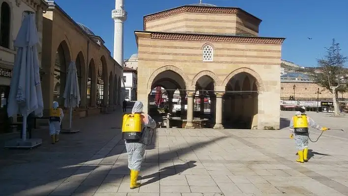 Belediye ekipleri 200 bin tonun üzerinde dezenfektan kullandı