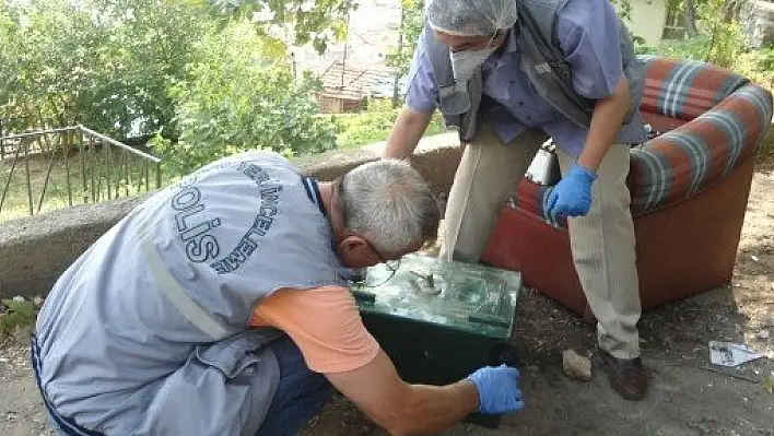 Caminin bağış kasasını çaldılar