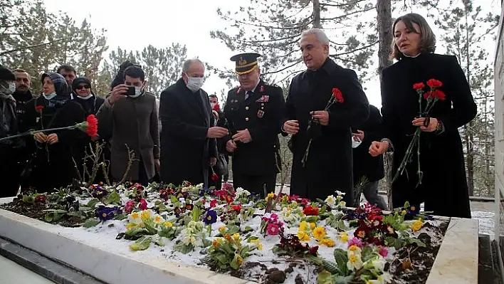 Çanakkale Deniz Zaferi'nin 107. yıl dönümü kutlandı