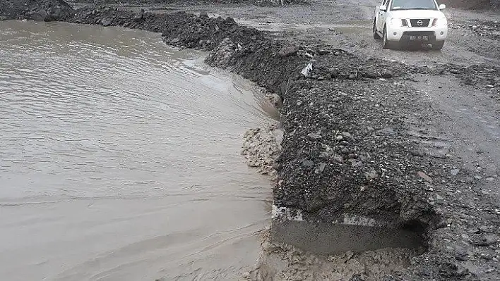 Çatalzeytin'de ikinci sel! Bazı köylere ulaşım kesildi