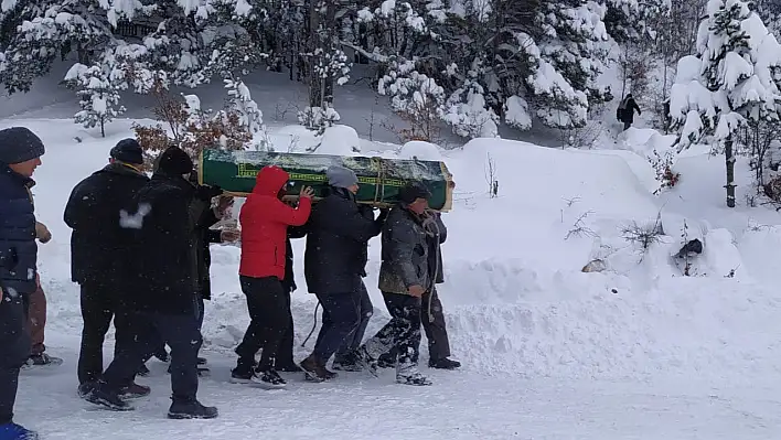 Cenaze için ulaşıma açıldı