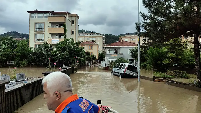 Cide'de şiddetli yağış