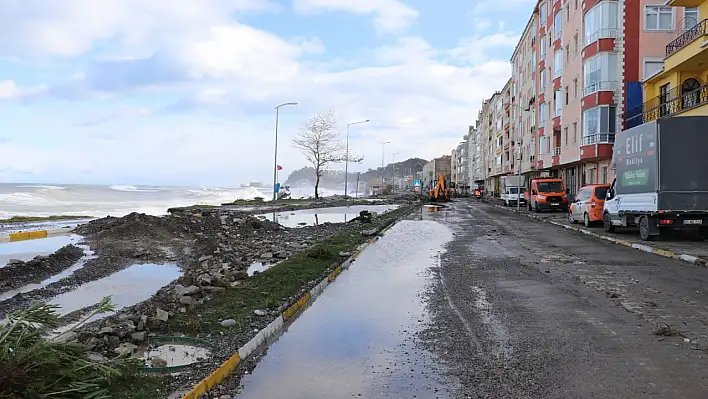 Deniz taşkını güvenlik kamerasınca kaydedildi