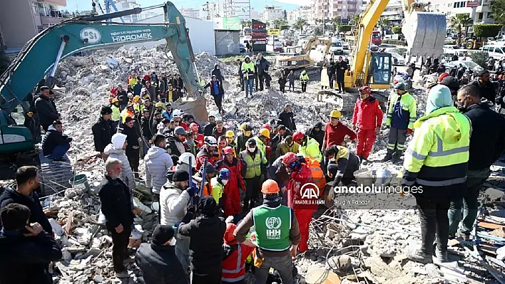 Deprem bölgesine yardımlar sürüyor