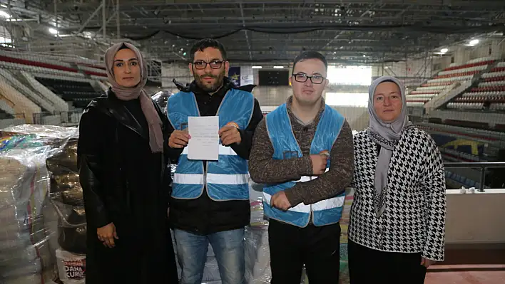 Deprem bölgesine yardımlarla birlikte mektubunu da gönderdi