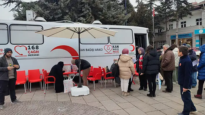 Depremzedeler için kan bağışı toplanıyor