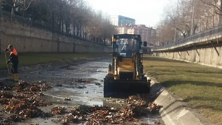 Derelerde temizlik çalışmaları sürüyor