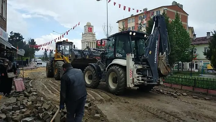 Devrekani ilçe meydanı yeniden düzenleniyor