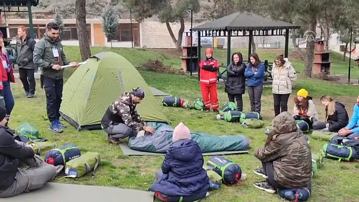 Doğada kalma eğitimi