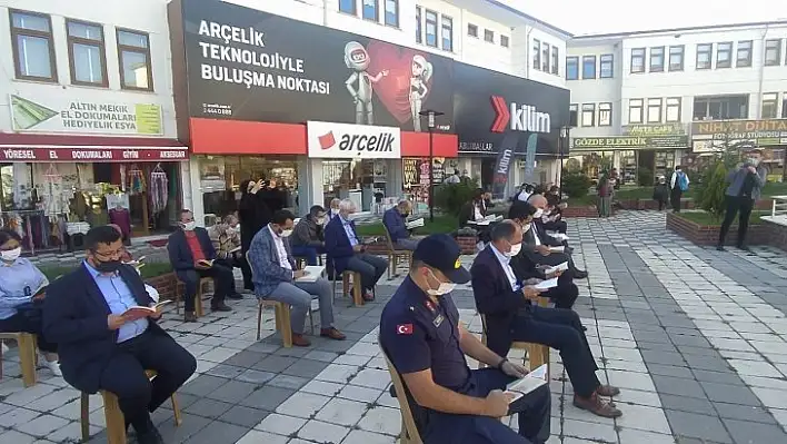 Dünya Okuma Yazma Günü'nde kitap okudular